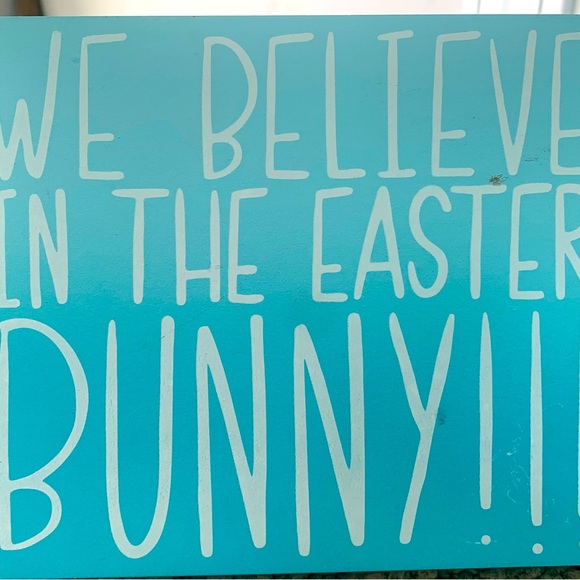 Spring decoration bundle.  2 wooden signs, 2 ceramic bunnies, 2 kitchen towels. - Picture 4 of 8